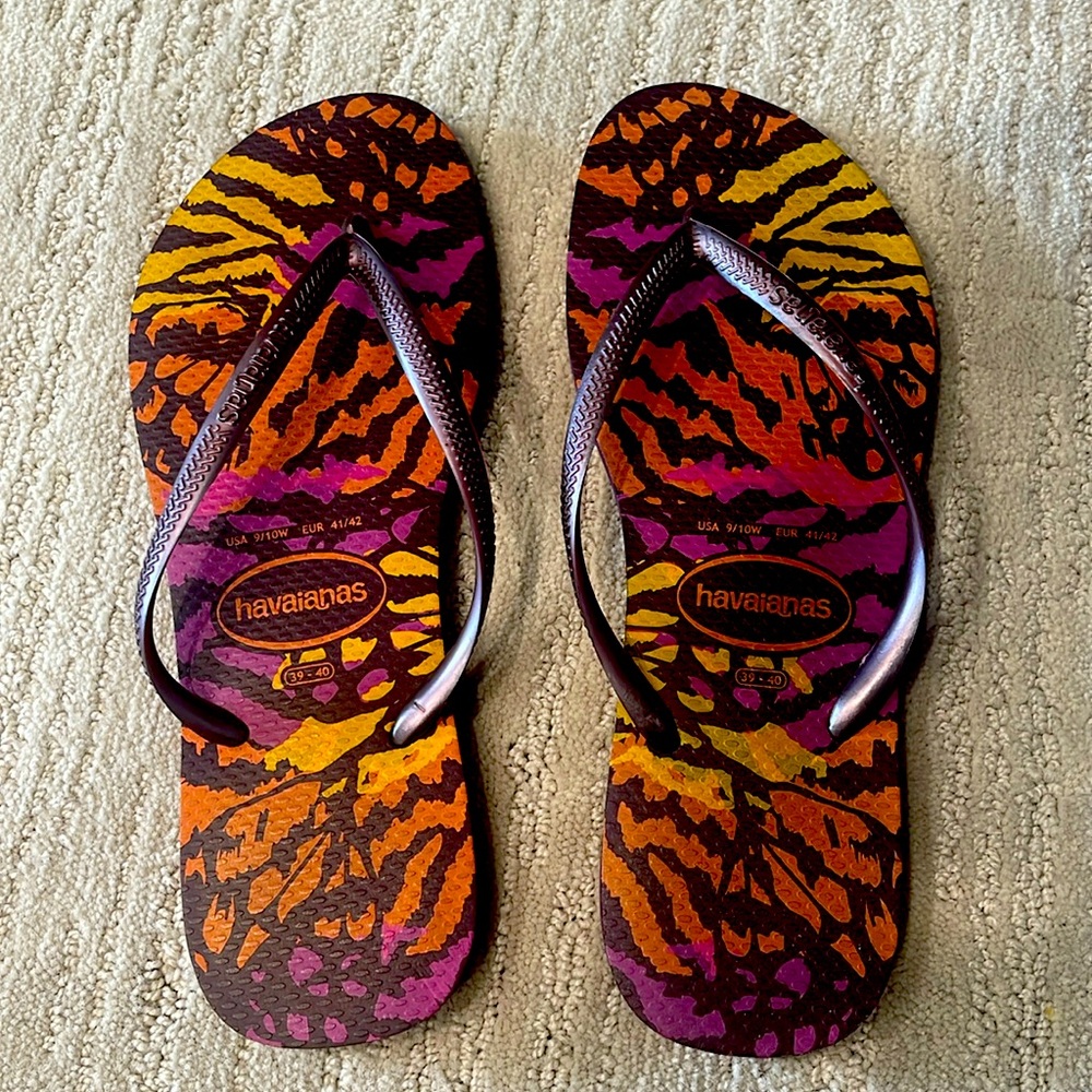 Havaianas flip flops. Like new. 9/10. Purple animal print